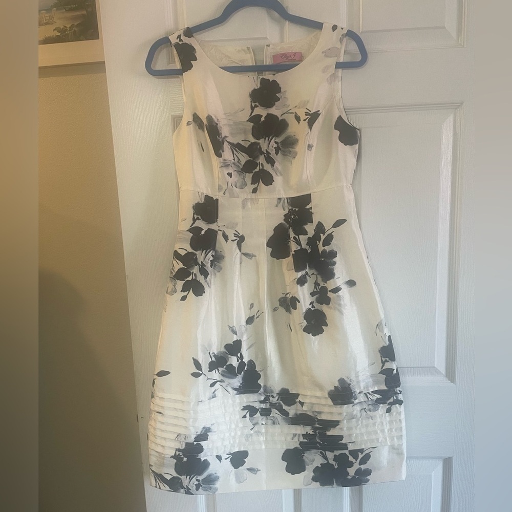 Eliza J size 6 (please check measurements) black and cream A line dress